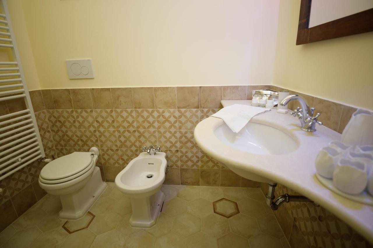 Palazzo Introna Bed & Breakfast Mola di Bari Ngoại thất bức ảnh