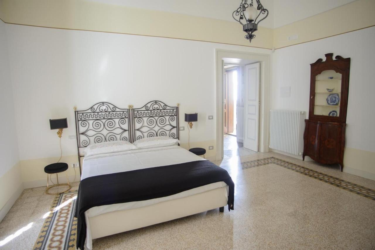 Palazzo Introna Bed & Breakfast Mola di Bari Ngoại thất bức ảnh